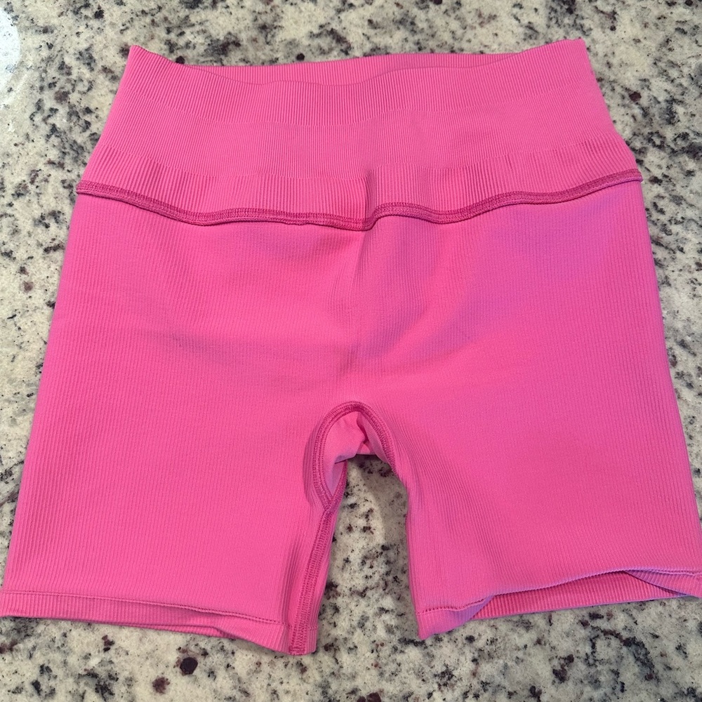 ALO Seamless Ribbed Favorite Short - Picture 10 of 11